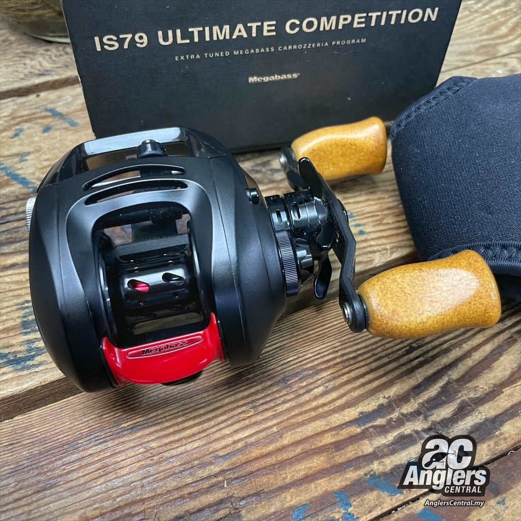 Megabass IS79 Ultimate Competition Right (USED, 9/10) complete box/pouch set